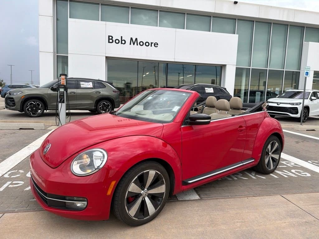 2013 Volkswagen Beetle Convertible Base — photo 1 of 9
