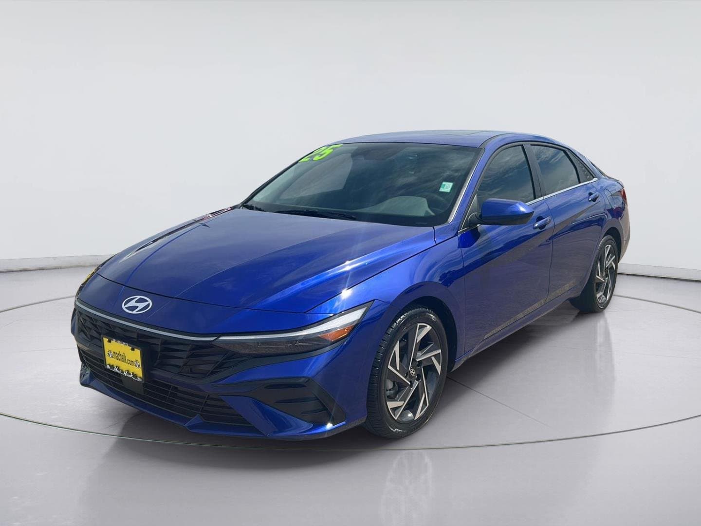 2025 Hyundai Elantra Base — photo 1 of 37