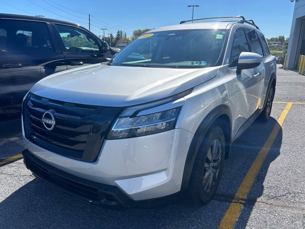 2022 Nissan Pathfinder SV — photo 1 of 15
