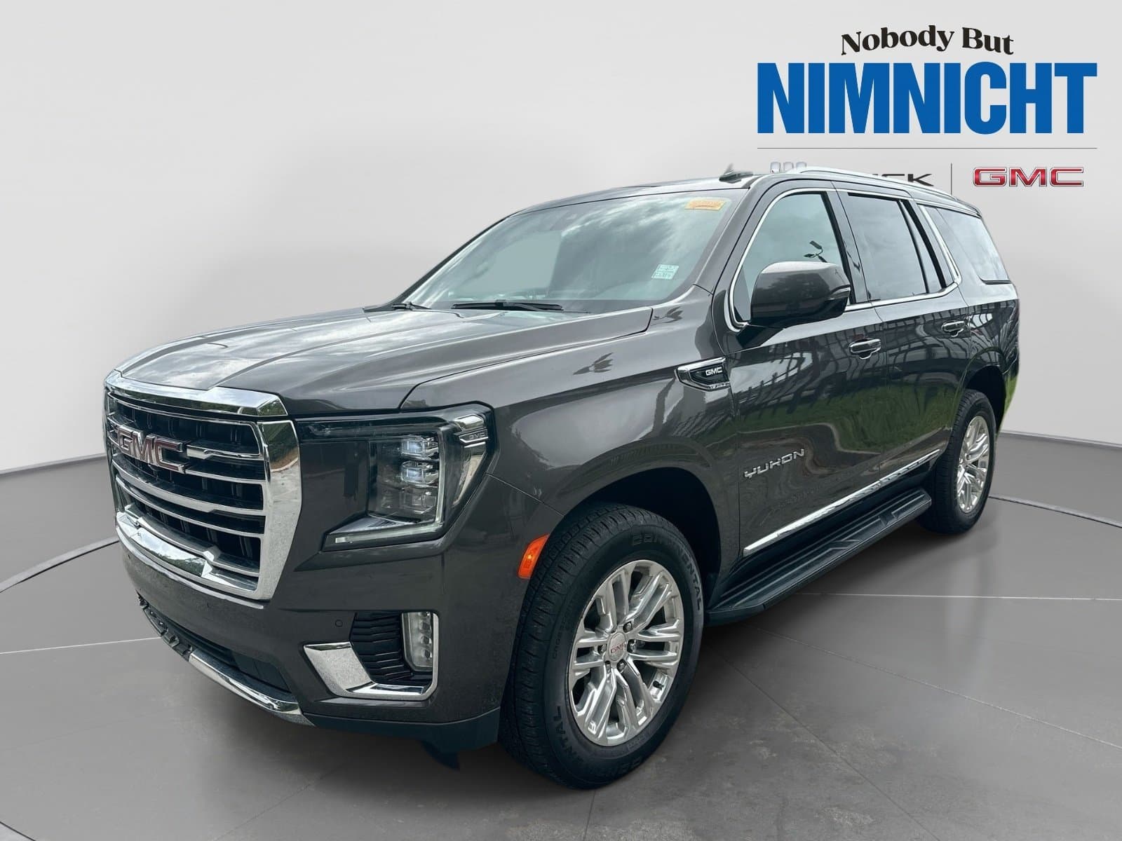 2021 GMC Yukon SLT — photo 1 of 4