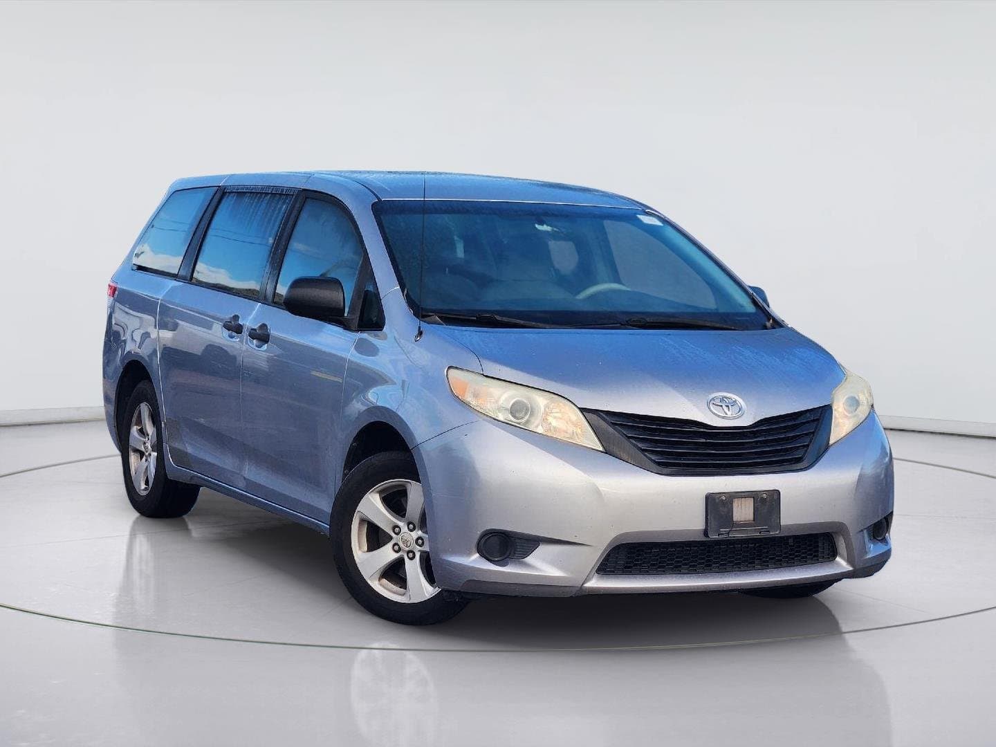 2012 Toyota Sienna Base — photo 1 of 16