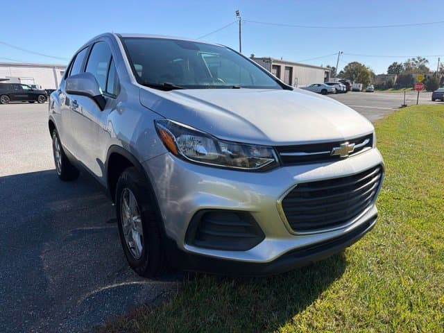 2022 Chevrolet Trax LS — photo 1 of 6