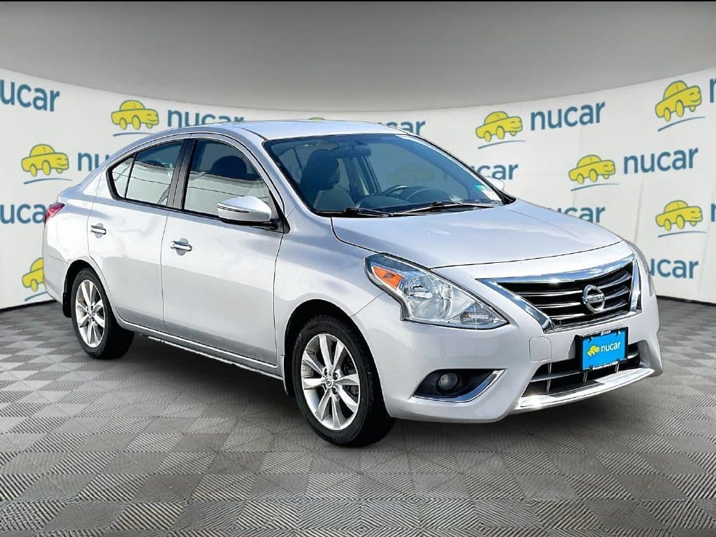 2016 Nissan Versa SL — photo 1 of 32
