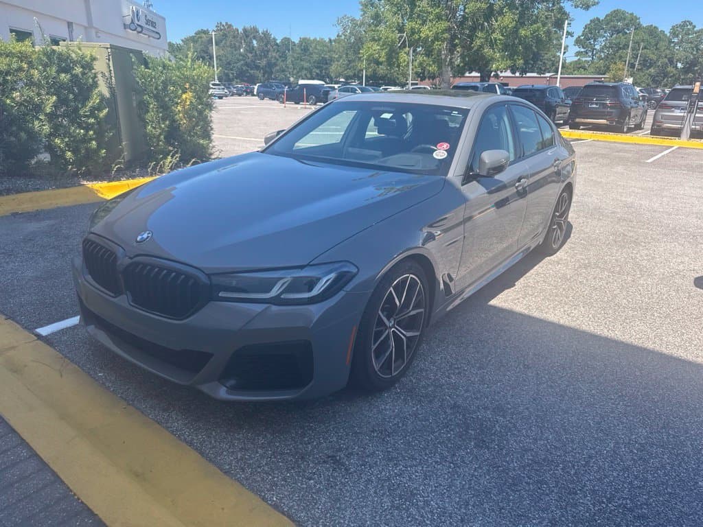 2021 BMW 5 Series M550i xDrive — photo 1 of 10