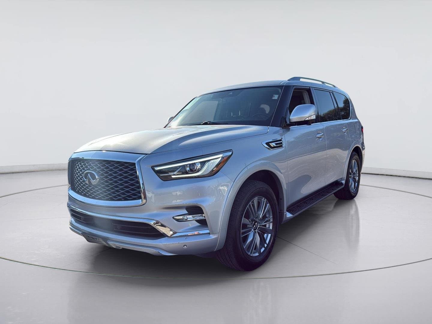 2021 INFINITI QX80 LUXE — photo 1 of 23