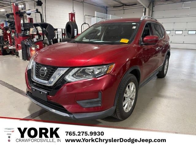 2018 Nissan Rogue SV — photo 1 of 10
