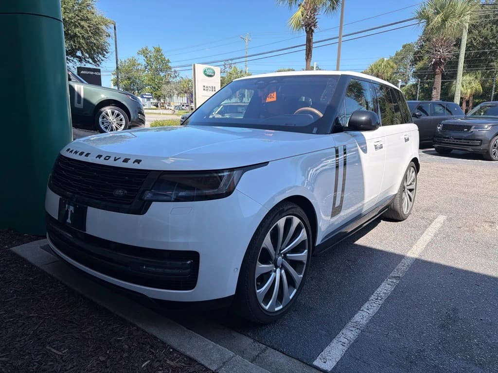 2023 Land Rover Range Rover SE — photo 1 of 7