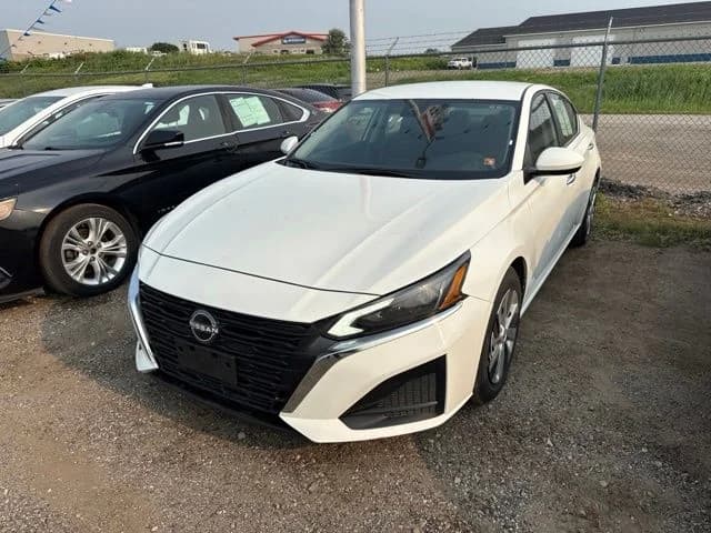 2023 Nissan Altima 2.5 S — photo 1 of 11