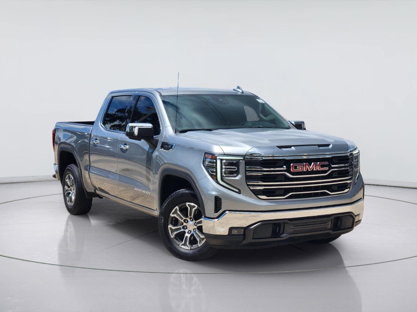 2025 GMC Sierra 1500 SLT — photo 1 of 34