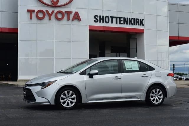 2024 Toyota Corolla LE — photo 1 of 30