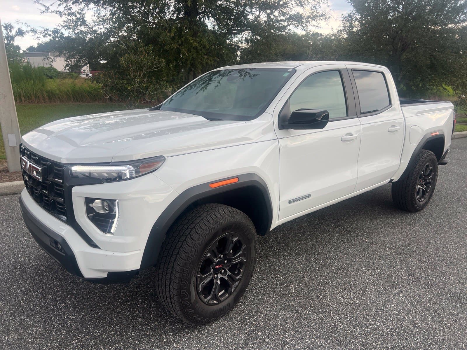 2025 GMC Canyon 2WD Elevation — photo 1 of 12