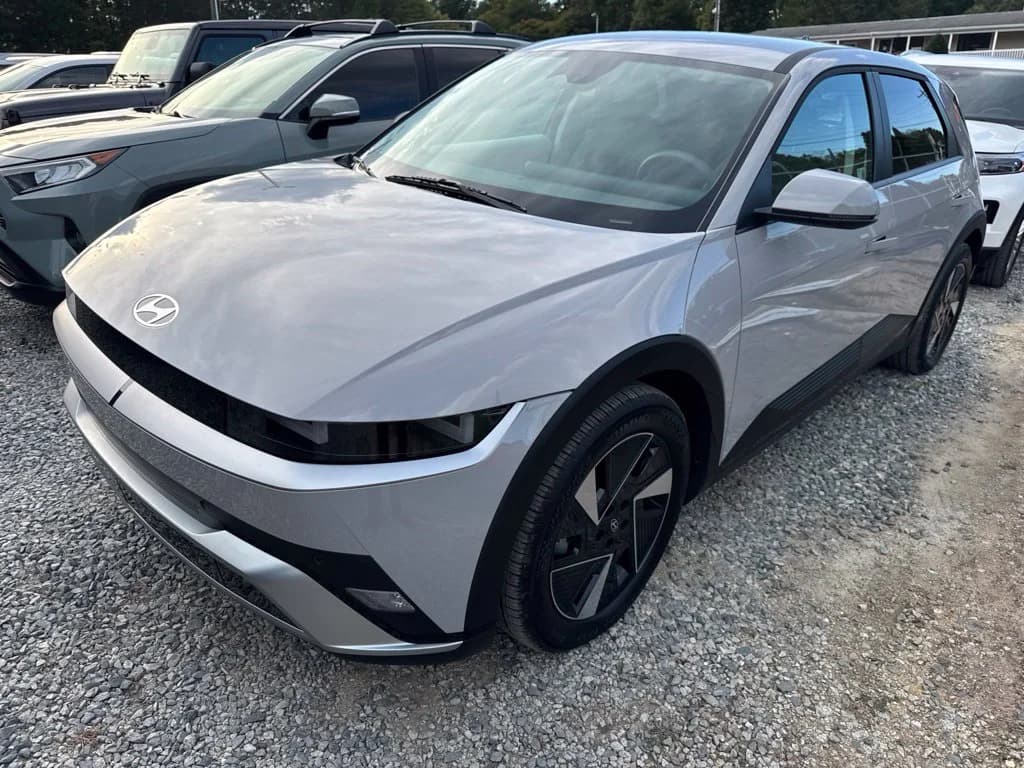 2025 Hyundai IONIQ 5 SE — photo 1 of 4