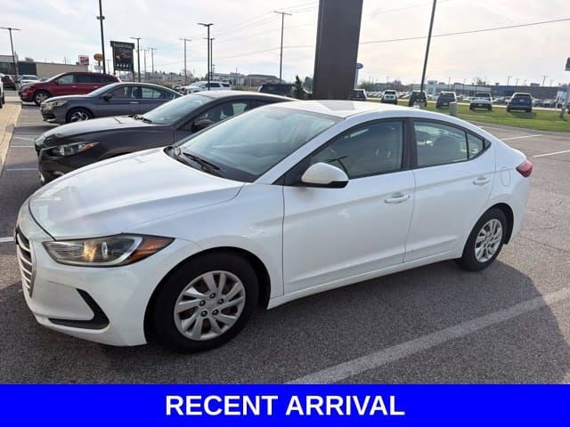 2017 Hyundai Elantra SE — photo 1 of 9