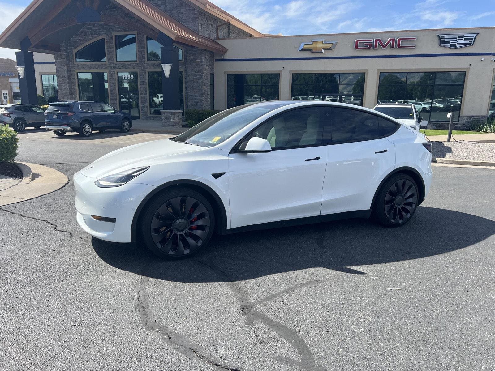 2021 Tesla Model Y Performance — photo 1 of 34