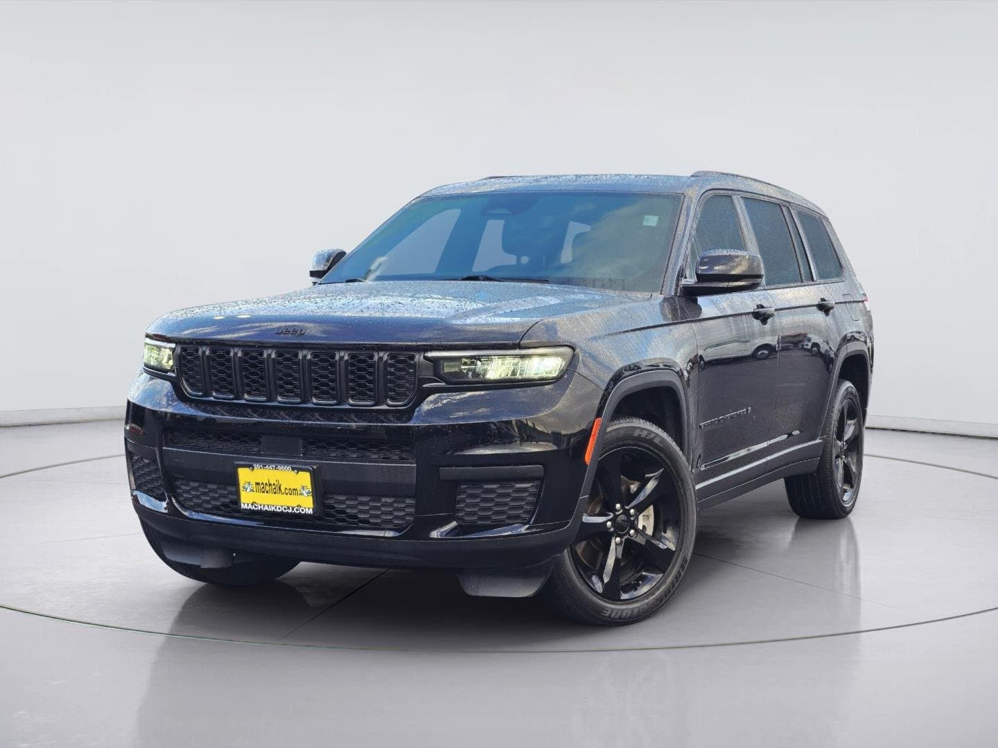 2022 Jeep Grand Cherokee Laredo — photo 1 of 34