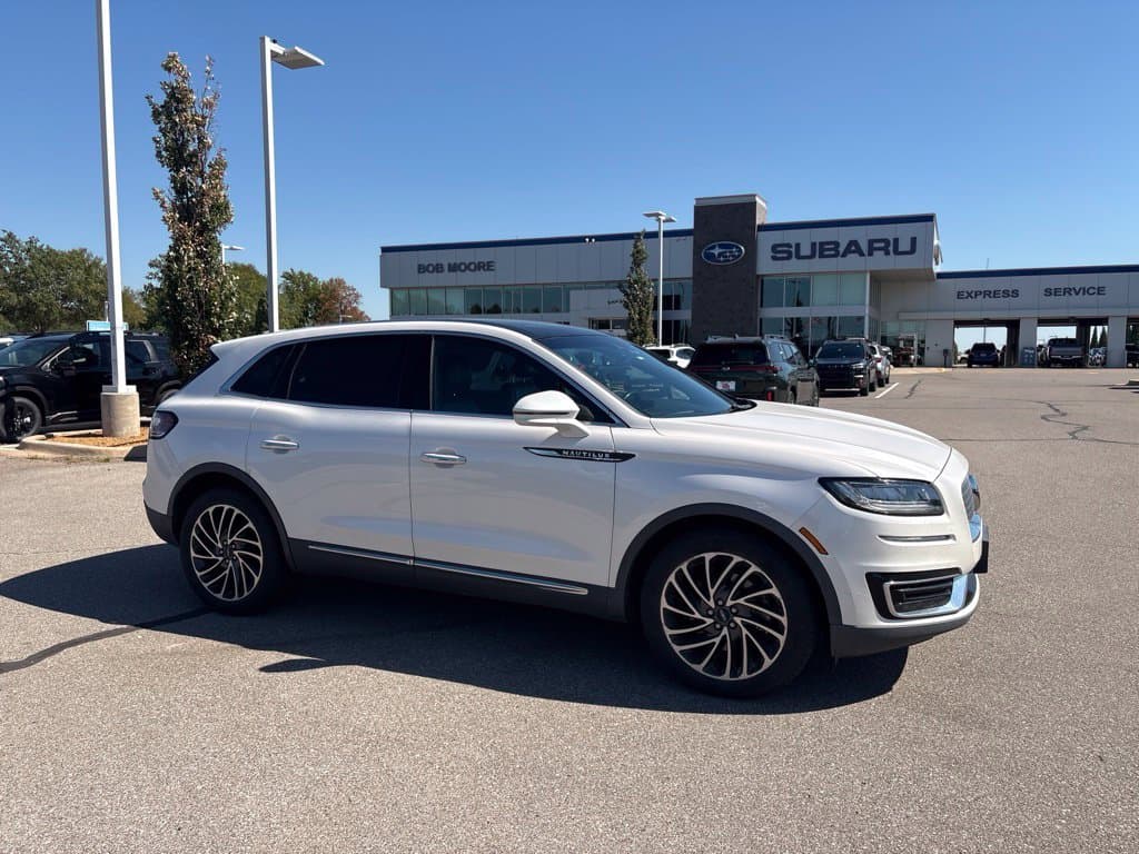 2019 Lincoln Nautilus Reserve — photo 1 of 7