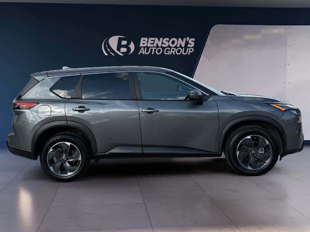 2025 Nissan Rogue SV — photo 1 of 5