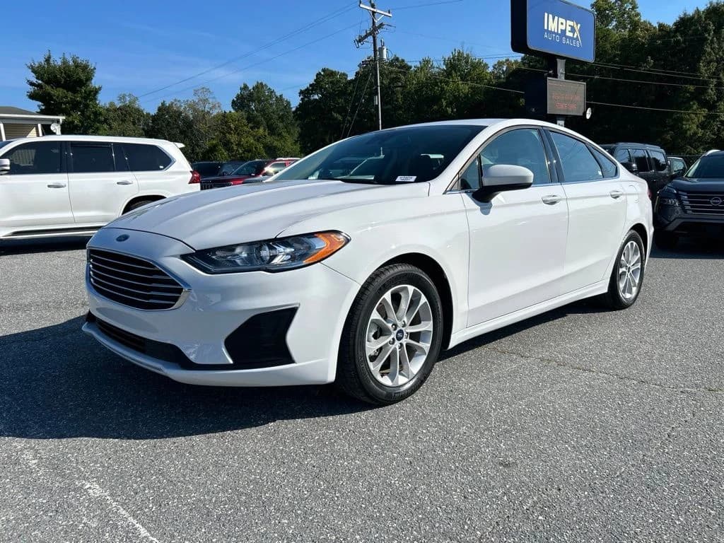 2020 Ford Fusion SE — photo 1 of 32