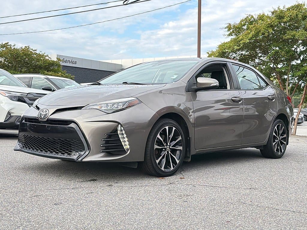 2017 Toyota Corolla SE — photo 1 of 30