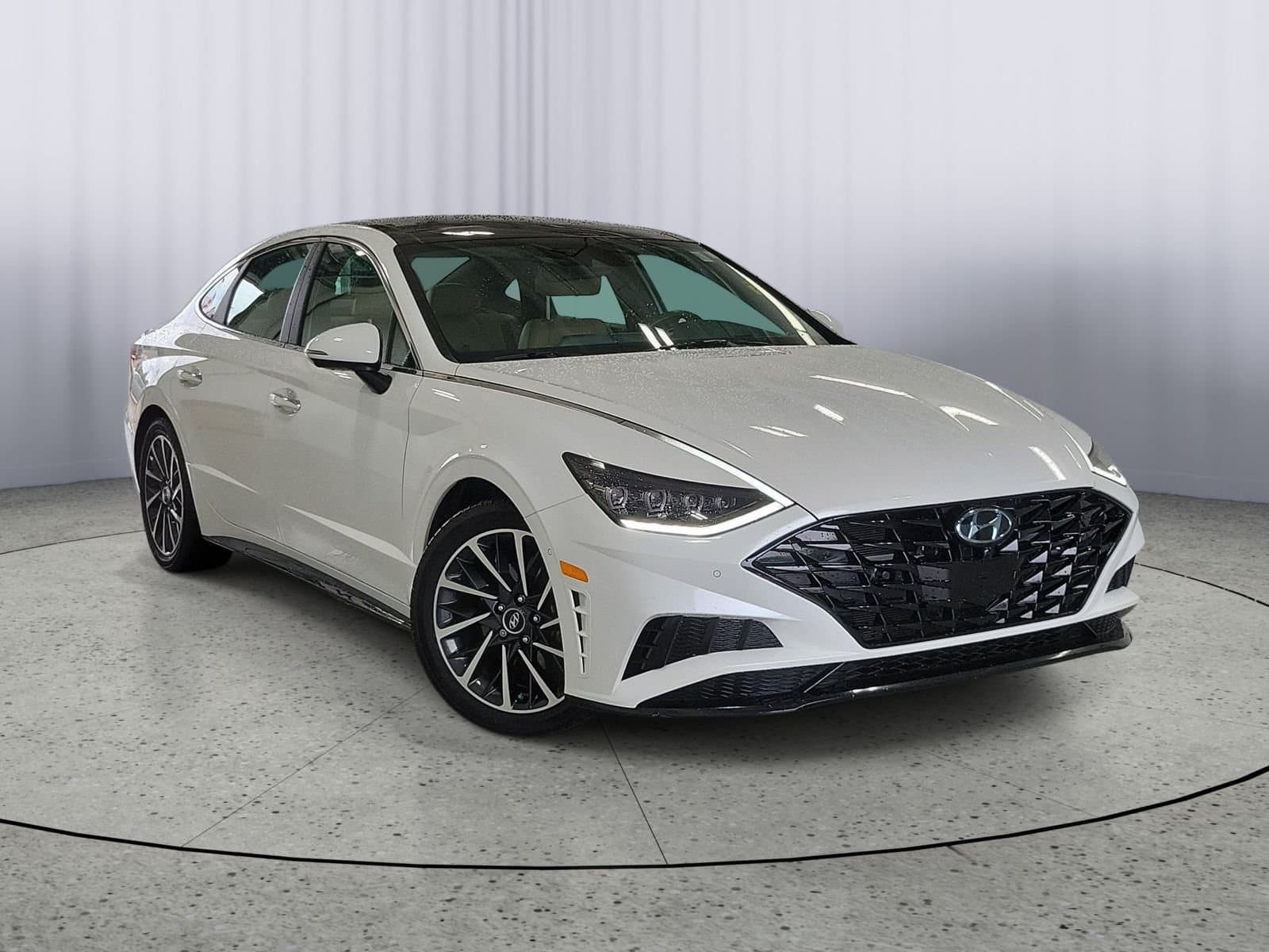 2022 Hyundai Sonata Limited — photo 1 of 33