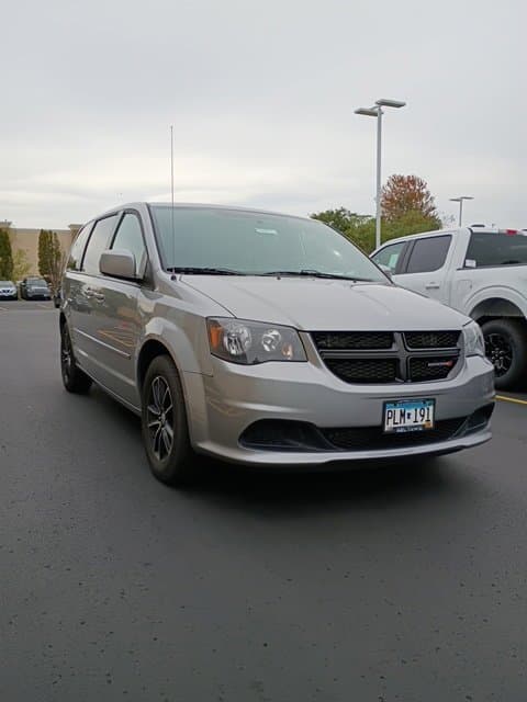 2017 Dodge Grand Caravan SE Plus — photo 1 of 7