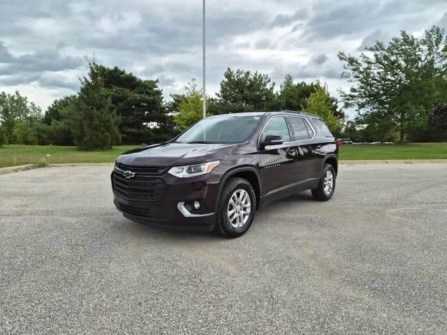 2021 Chevrolet Traverse LT Cloth — photo 1 of 35