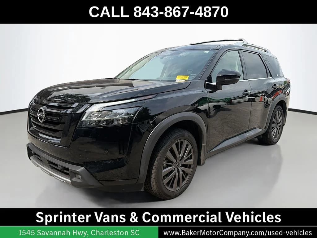 2022 Nissan Pathfinder SL — photo 1 of 36