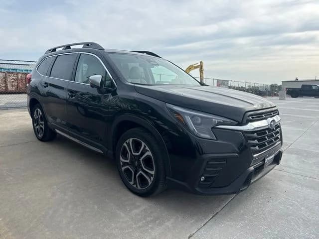 2023 Subaru Ascent Limited — photo 1 of 4