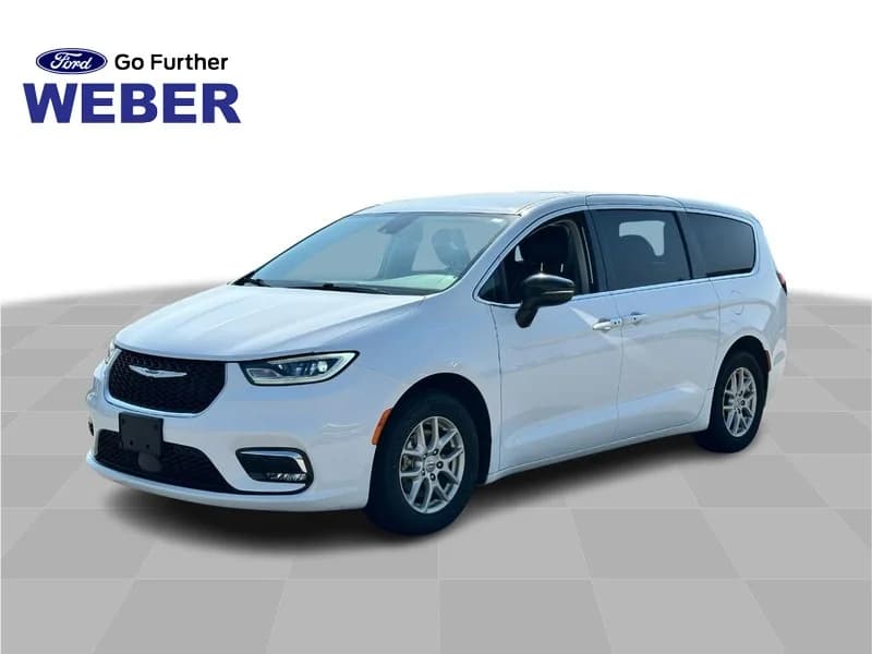 2024 Chrysler Pacifica Touring L FWD — photo 1 of 25