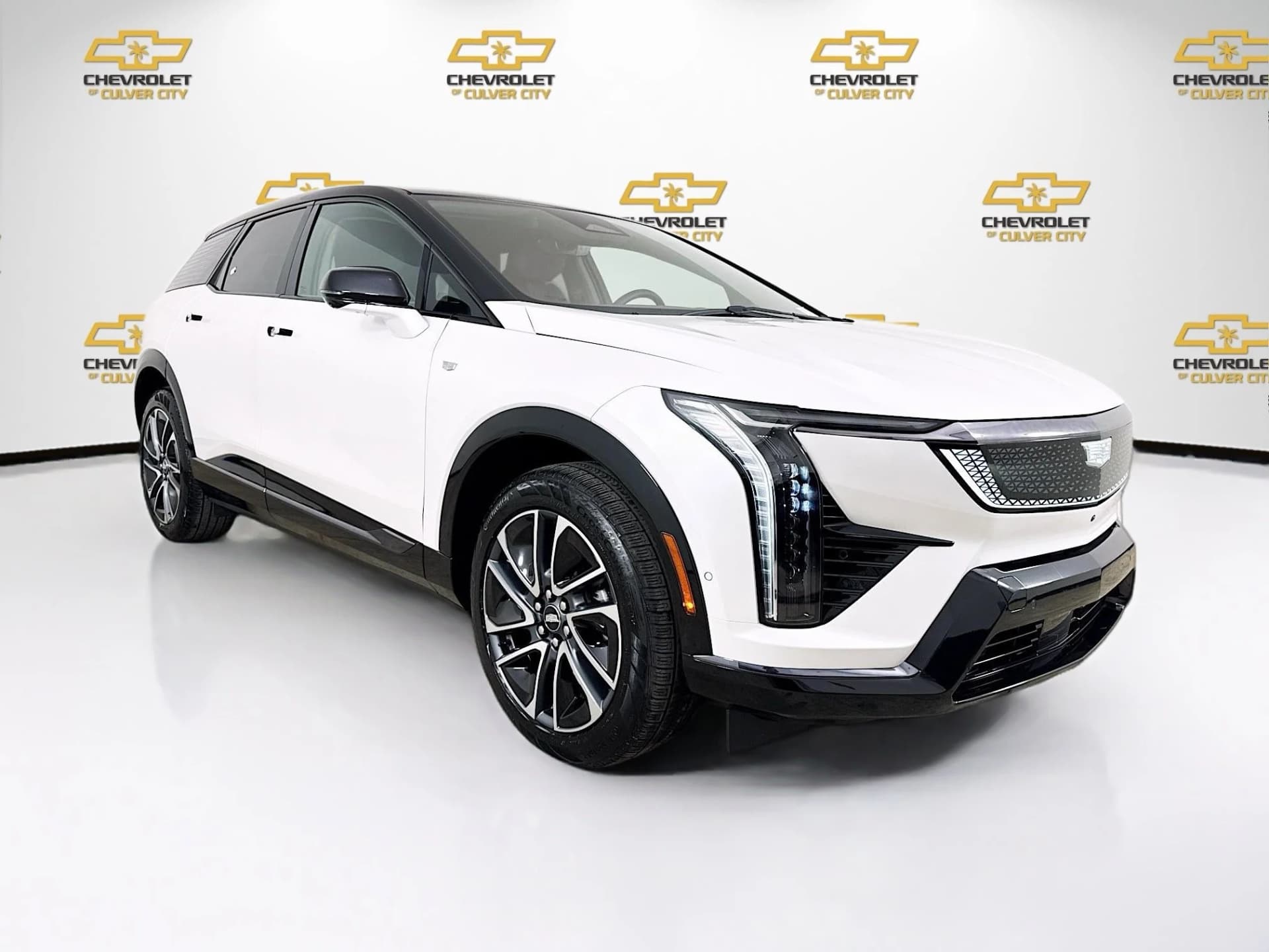 2025 Cadillac OPTIQ Sport 1 — photo 1 of 36