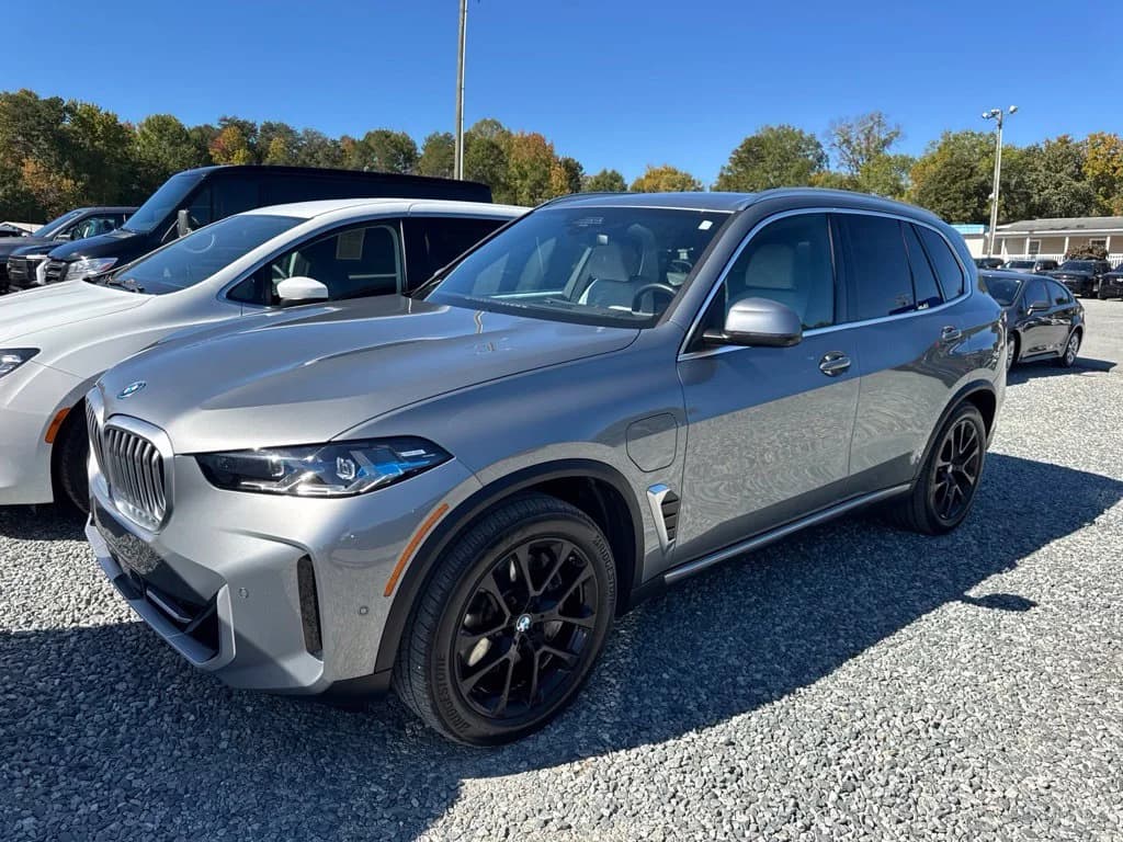 2025 BMW X5 xDrive50e — photo 1 of 5