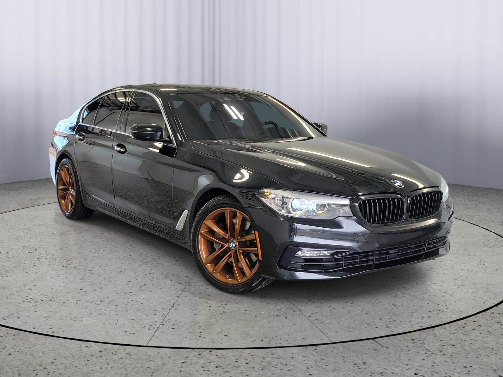 2018 BMW 5 Series 530i xDrive — photo 1 of 34