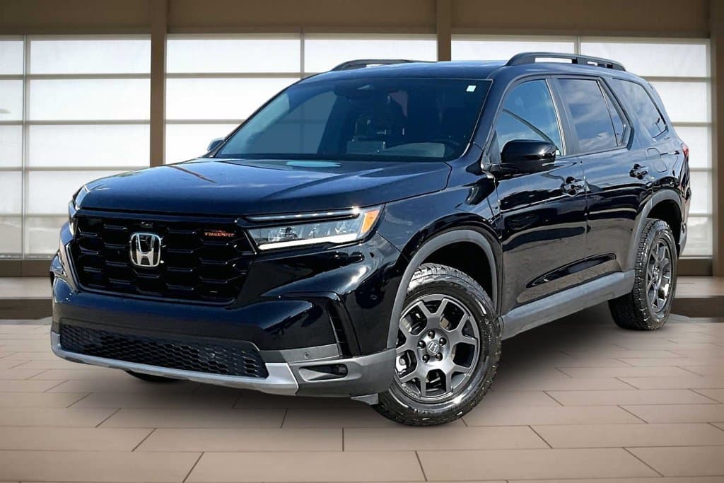 2025 Honda Pilot TrailSport — photo 1 of 33