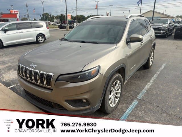 2019 Jeep Cherokee Latitude — photo 1 of 12