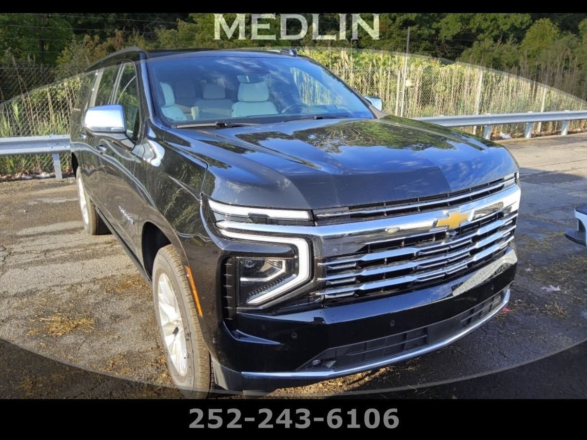 2025 Chevrolet Suburban Premier — photo 1 of 9