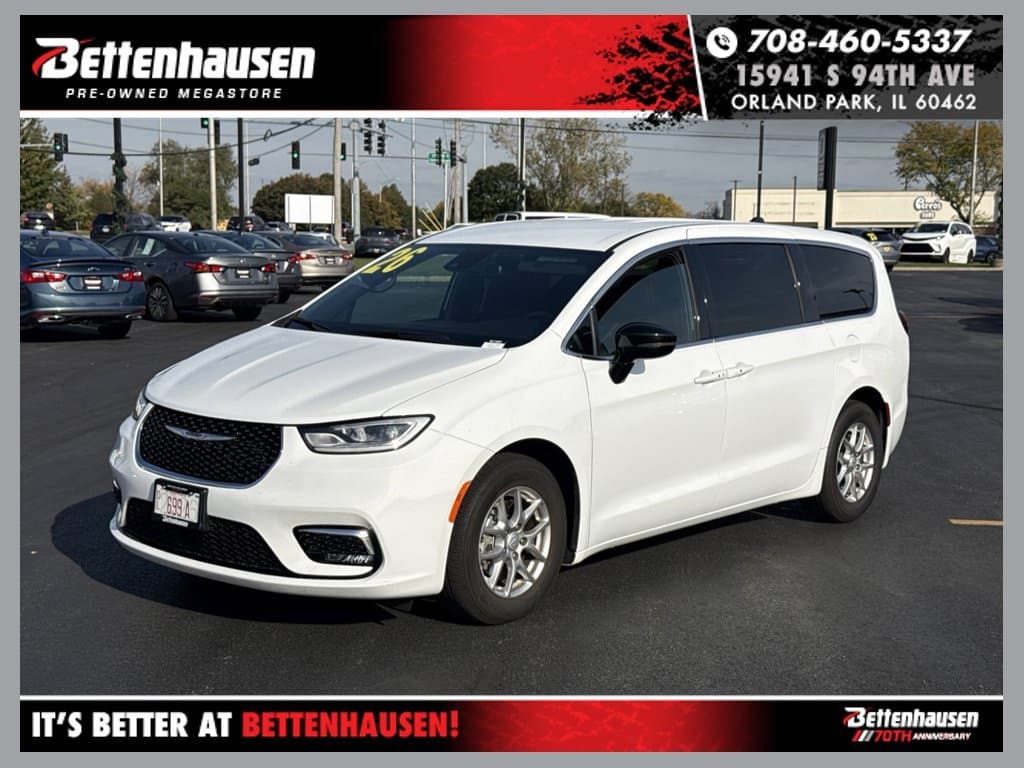 2026 Chrysler Pacifica Select — photo 1 of 11