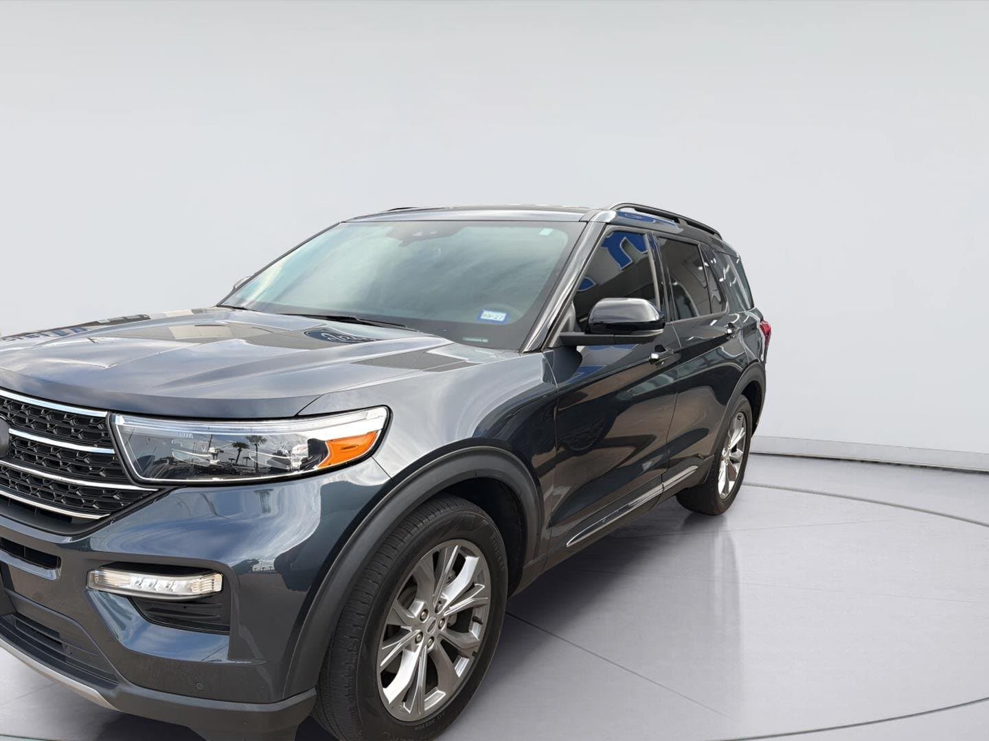 2022 Ford Explorer XLT — photo 1 of 4