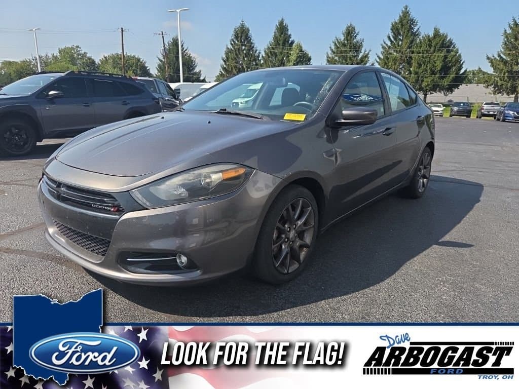 2016 Dodge Dart SXT — photo 1 of 8