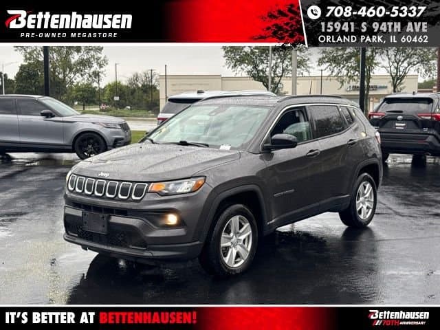 2022 Jeep Compass Latitude — photo 1 of 12