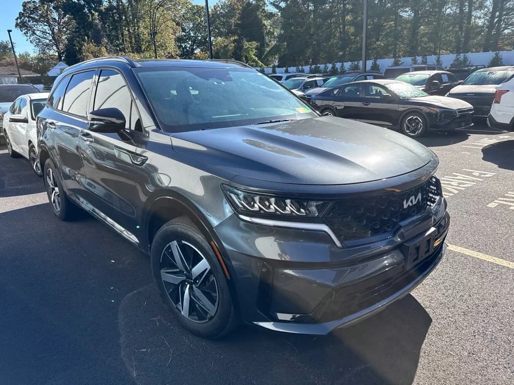 2023 Kia Sorento S — photo 1 of 10