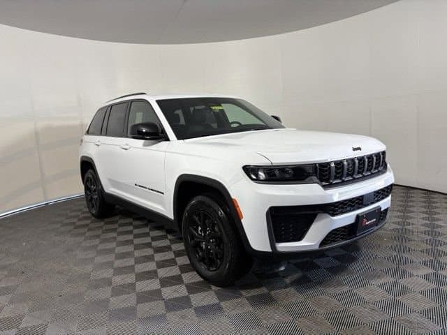 2026 Jeep Grand Cherokee Altitude — photo 1 of 33