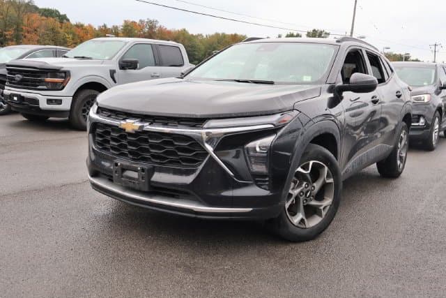 2024 Chevrolet Trax LT — photo 1 of 13