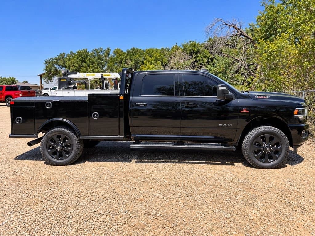 2024 RAM 3500 Big Horn — photo 1 of 10