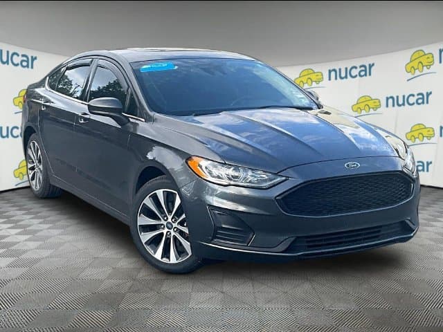 2020 Ford Fusion SE — photo 1 of 9