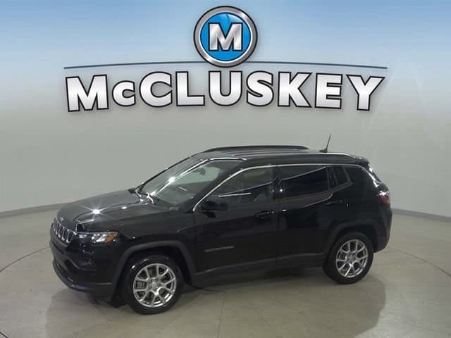 2024 Jeep Compass Latitude Lux FWD — photo 1 of 40