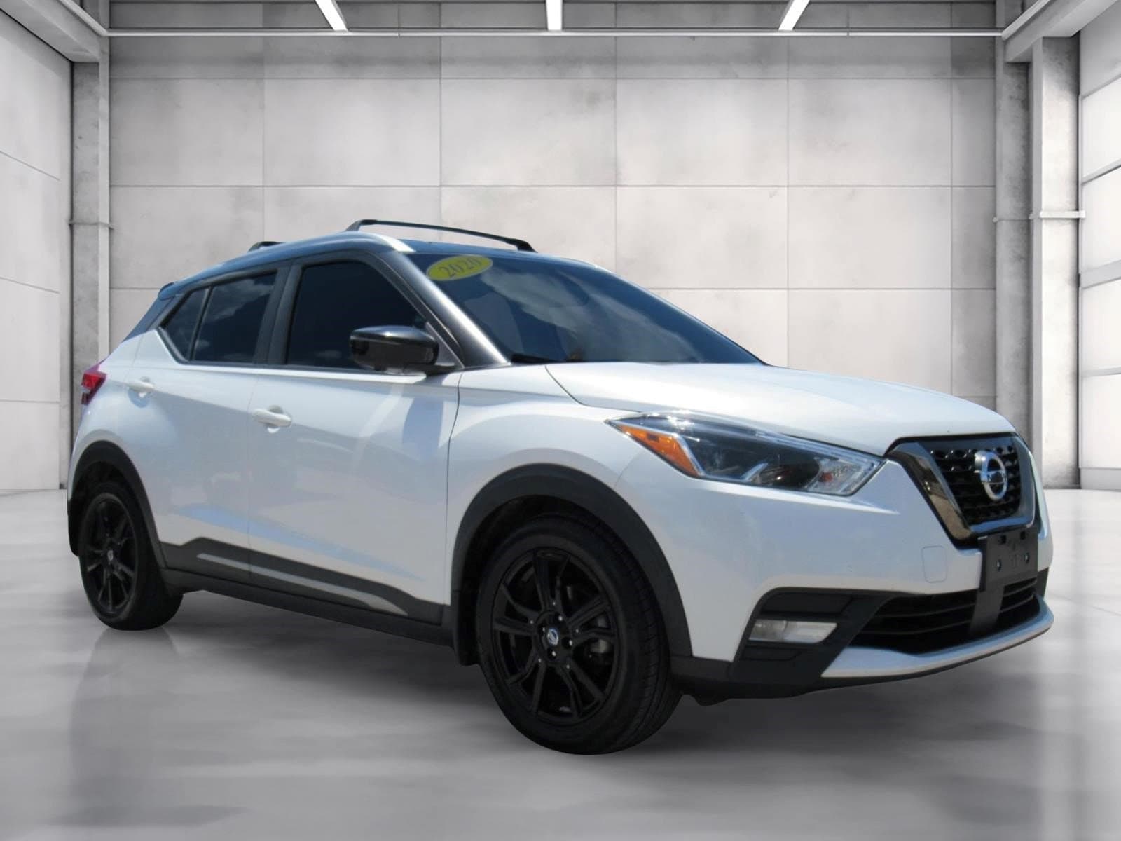 2020 Nissan Kicks SR — photo 1 of 35