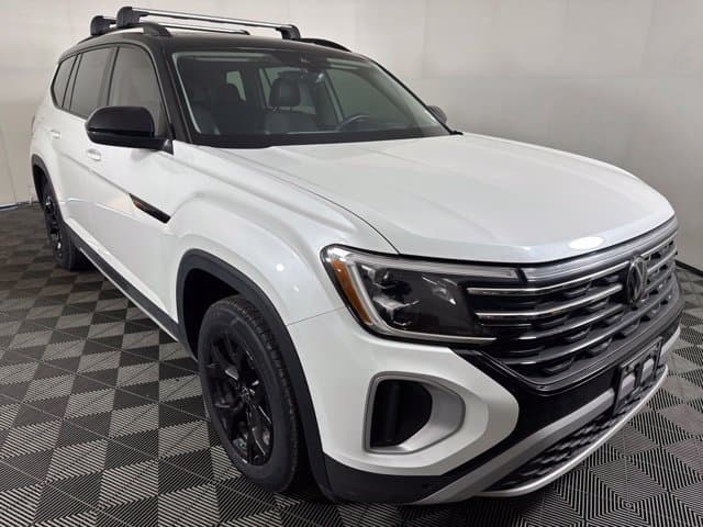 2024 Volkswagen Atlas 2.0T Peak Edition SEL — photo 1 of 23