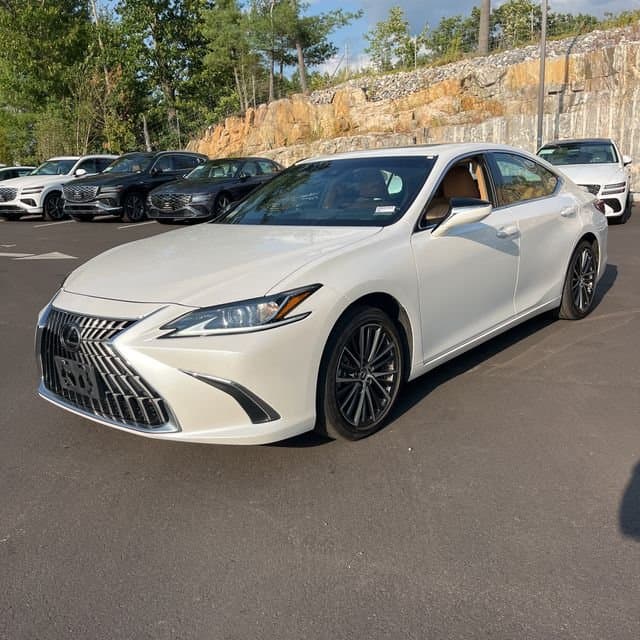 2025 Lexus ES 350 — photo 1 of 8