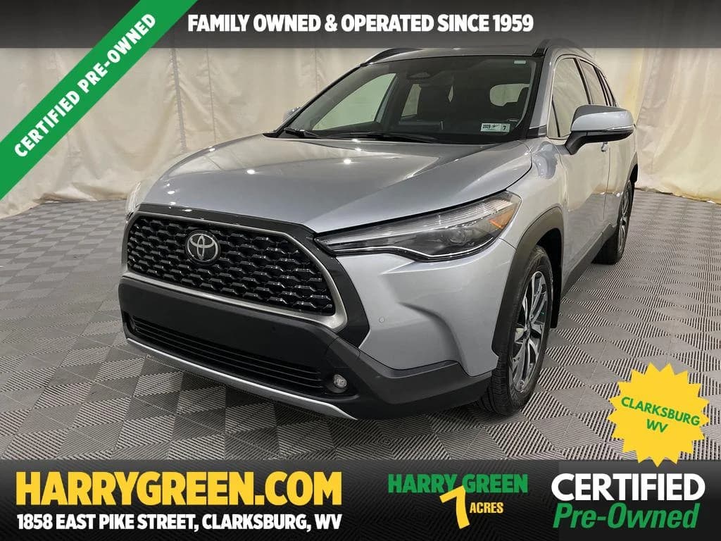 2024 Toyota Corolla Cross XLE — photo 1 of 33