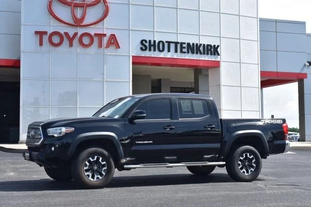 2017 Toyota Tacoma TRD Off-Road — photo 1 of 36